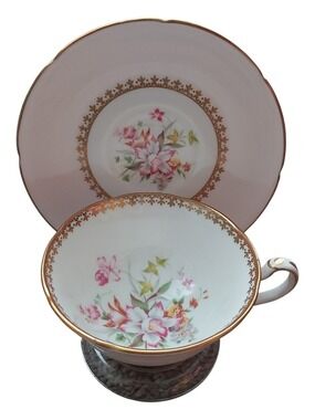 MINT Royal Grafton Teacup Saucer 8005 Floral Interior Gold Starburst Rim England